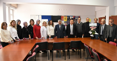 “Gelecek Nesilleri Şekillendiren Öğretmenlerimize Minnettarız” 
